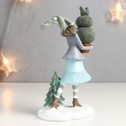 Сувенир полистоун "Девушка в зимнем наряде с вечнозелёным растением в горшке" 18,5х7х11 см - Фото 4