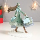 Сувенир полистоун "Девушка в зимнем наряде - покупка подарков" 14,5х7,5х13,5 см - фото 3009720