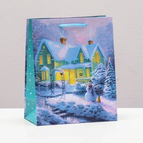 Пакет подарочный "Новогодний дом в лесу", 18 х 22,3 х 10 см