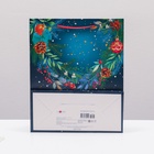 Пакет подарочный новогодний ламинированный «Ночное небо с венком», 26×32×12 см - Фото 3