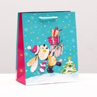 Пакет подарочный новогодний ламинированный «Зайчик с подарком другу», 18×22.3×10 см - Фото 2