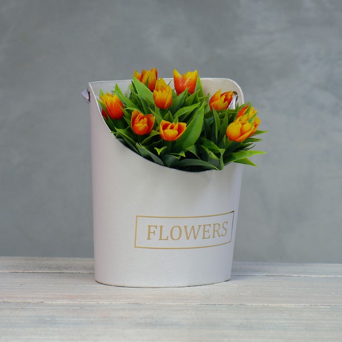 

Переноска для цветов, ваза Овал с тиснением flowers, белый 12,5 х 13,5 х 18 см