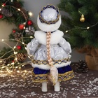 Снегурочка под ёлку «Зимнее волшебство. В меховом жилете с брошами» длинное платье, 30 см, серебристо-синий - Фото 3