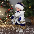 Снегурочка под ёлку «Зимнее волшебство. В меховом жилете с брошами» длинное платье, 30 см, серебристо-синий - Фото 4