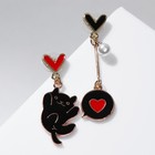 Серьги с эмалью «Котик» с сердечками, цвет чёрно-красный в золоте - Фото 2