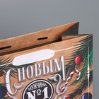 Пакет подарочный новогодний крафтовый вертикальный «Идеальному мужчине», ML 23×27×11.5 см 7691485