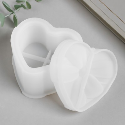 Молд силиконовый «Шкатулка с крышкой: бантик сердце», 8.4×9.7×6.7 см