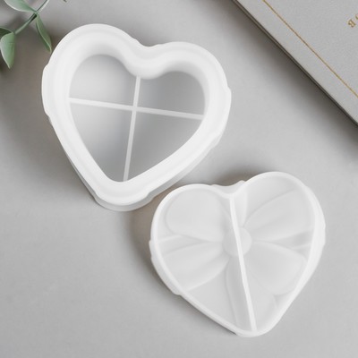 Молд силиконовый «Шкатулка с крышкой: бантик сердце», 8.4×9.7×6.7 см