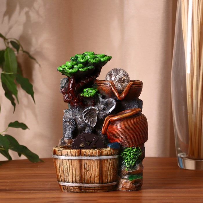 Фонтан настольный «Слоник под деревом, кувшин и бочка», 10×14×19 см, с подсветкой