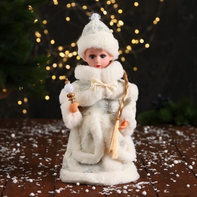 Снегурочка под ёлку «Зимнее волшебство. Пушистой шубке с бантом и фонариком» двигается, 30 см, белый