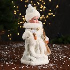 Снегурочка под ёлку «Зимнее волшебство. Пушистой шубке с бантом и фонариком» двигается, 30 см, белый - Фото 2