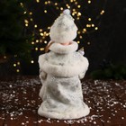 Снегурочка под ёлку «Зимнее волшебство. Пушистой шубке с бантом и фонариком» двигается, 30 см, белый - Фото 3