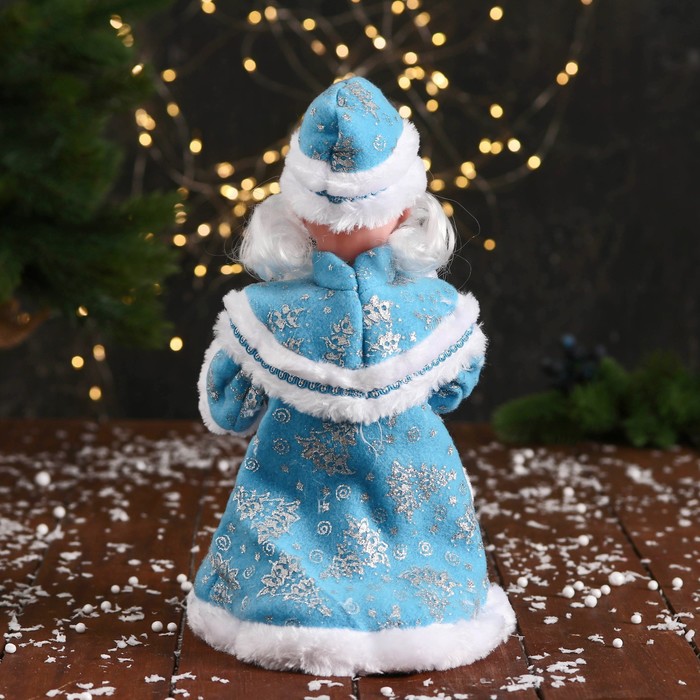 Дед Мороз "С фонариком на посохе и узорами на шубке" двигается, 30х14 см, голубой - фото 1908982762