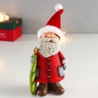 Сувенир полистоун "Дед Мороз в красном, с кудрявой бородой с ёлочкой" 15х6х8 см - Фото 1