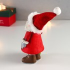 Сувенир полистоун "Дед Мороз в красном, с кудрявой бородой с ёлочкой" 15х6х8 см - Фото 4