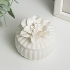 Шкатулка керамика "Белый цветок" 6,5х6,5х6,5 см - Фото 2