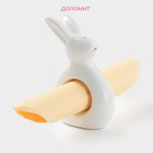 Кольцо для салфеток Доляна «Зайка в золотом», 7.5×3.5×11.5 см, доломит, белое - Фото 2