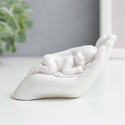 Фигурка полистоун «Спящий младенец на ладони», 4.8×9.4×4.2 см