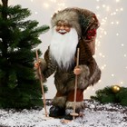 Дед Мороз "На лыжах и с веточками" 40 см, серый - Фото 4
