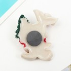 Магнит полистоун блёстки "Белый кролик в шубке и колпаке" МИКС 5,5х3,8 см - фото 37795296