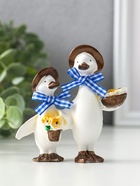 Фигурка полистоун «Уточки в панамах, с корзинкой цветов», 9×9×3 см - Фото 1