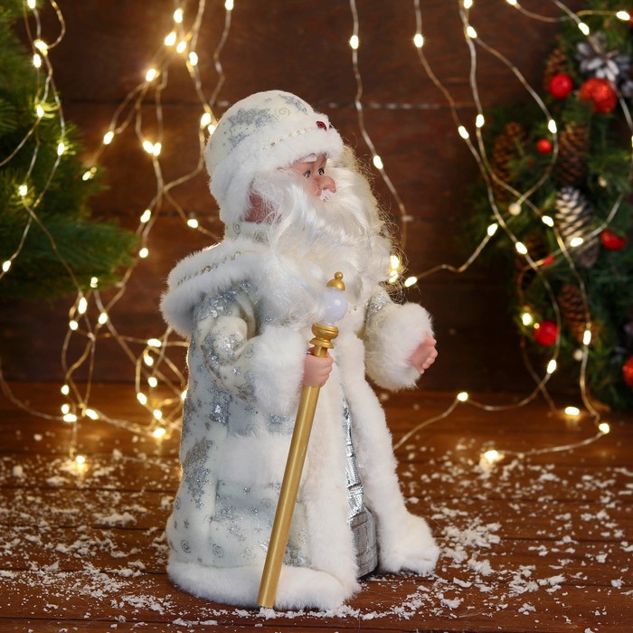 Дед Мороз "С фонариком на посохе и узорами на шубке" двигается, 30х14 см, белый - фото 1908990925