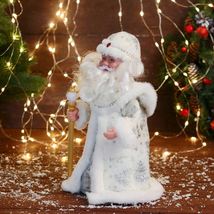 Дед Мороз "С фонариком на посохе и узорами на шубке" двигается, 30х14 см, белый - фото 1908990927