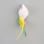 Мышь меховая однотонная с перьями 6,5 см, белая - Фото 3
