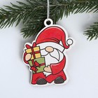 Ёлочная игрушка новогодняя «Дед мороз с подарком», хдф, 6.1 х 7.5 см - Фото 4