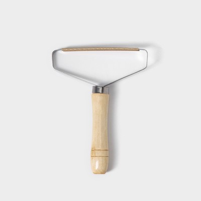 Скребок для чистки одежды, ковров, мебели Доляна, 16.5×12.5 см, ручка сосна