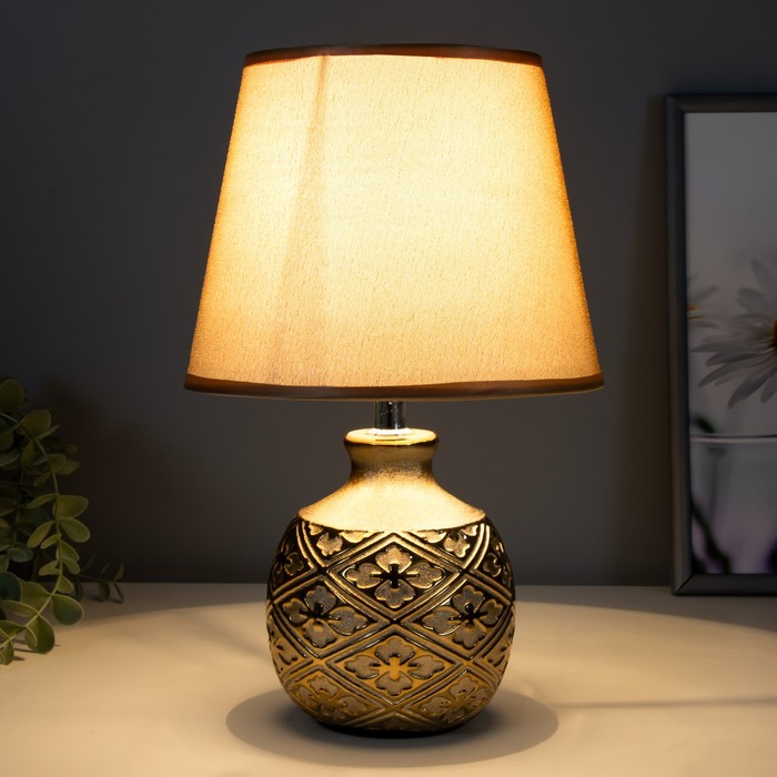 Настольная лампа Голдис E14 40Вт золото 20х20х32 см RISALUX - фото 1926512301