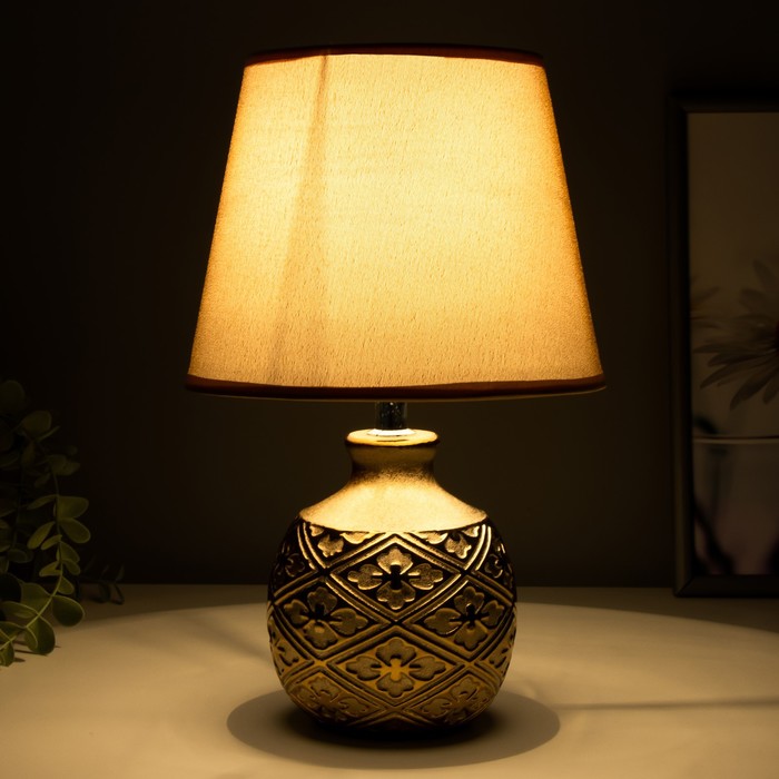 Настольная лампа Голдис E14 40Вт золото 20х20х32 см RISALUX - фото 1926512302