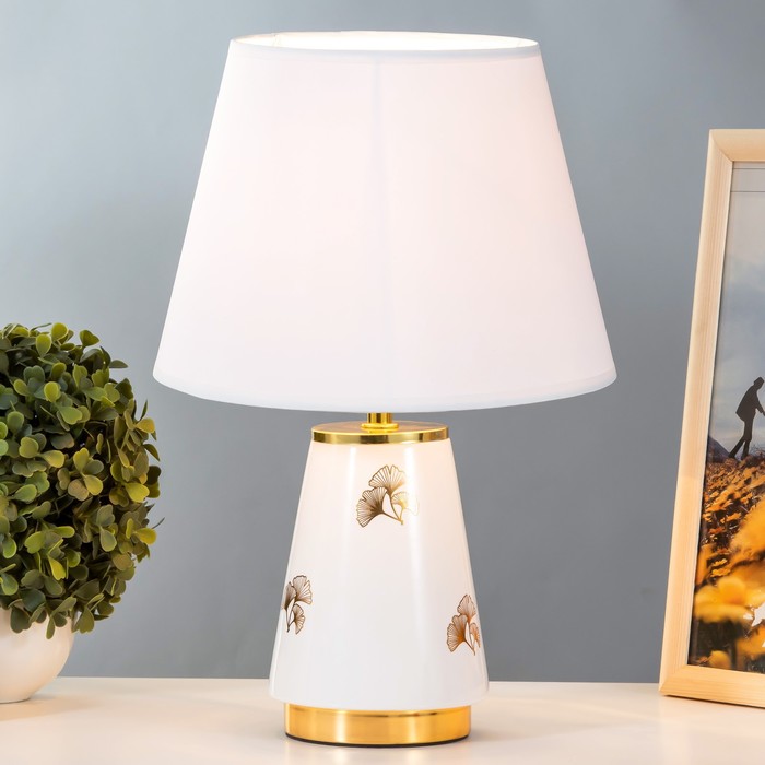 Настольная лампа Алира E14 40Вт бело-золотой 24х24х36 см RISALUX - фото 1926512438
