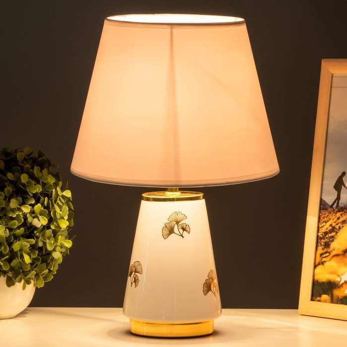 Настольная лампа Алира E14 40Вт бело-золотой 24х24х36 см RISALUX - фото 1926512439