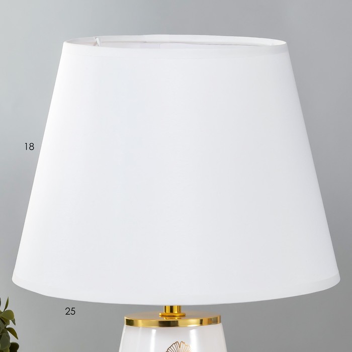 Настольная лампа Алира E14 40Вт бело-золотой 24х24х36 см RISALUX - фото 1926512440