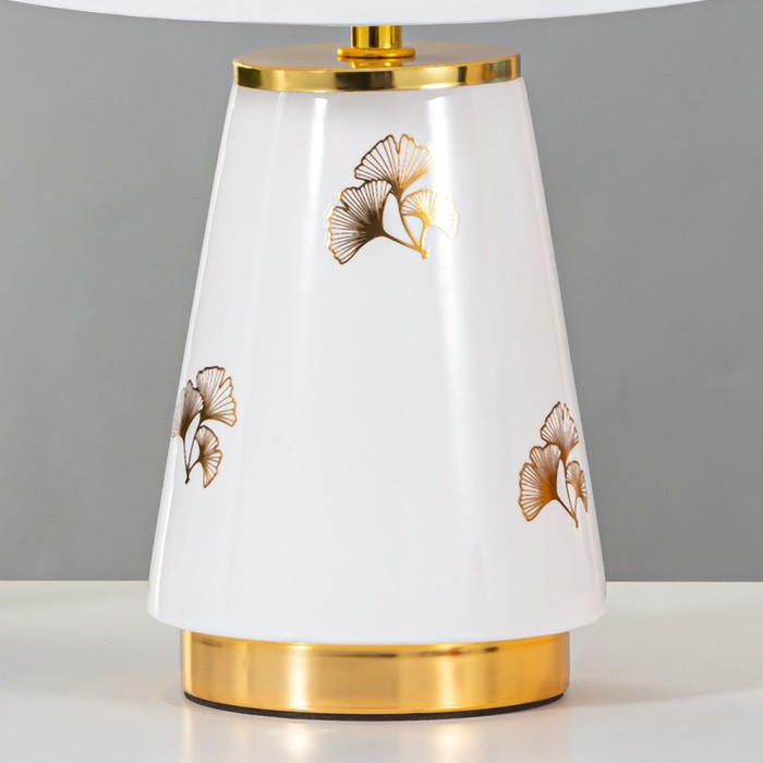 Настольная лампа Алира E14 40Вт бело-золотой 24х24х36 см RISALUX - фото 1926512441