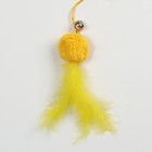 Дразнилка-удочка с мягким шариком и перьями, жёлтая - Фото 2