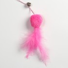 Дразнилка-удочка с мягким шариком и перьями, розовая - Фото 2