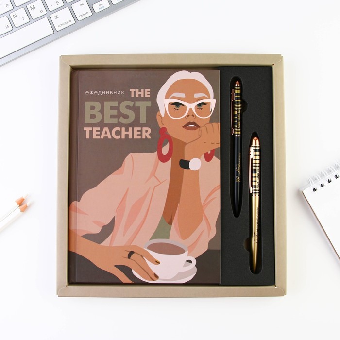 Подарочный набор «The BEST TEACHER»: ежедневник А5, 80 листов и 2 шт ручки (шариковые, 1 мм, синяя,красная паста) - фото 1885473472