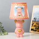 Настольная лампа "Мишка с сердцем" Е14 40Вт розовый 20х20х34 см - фото 3793678