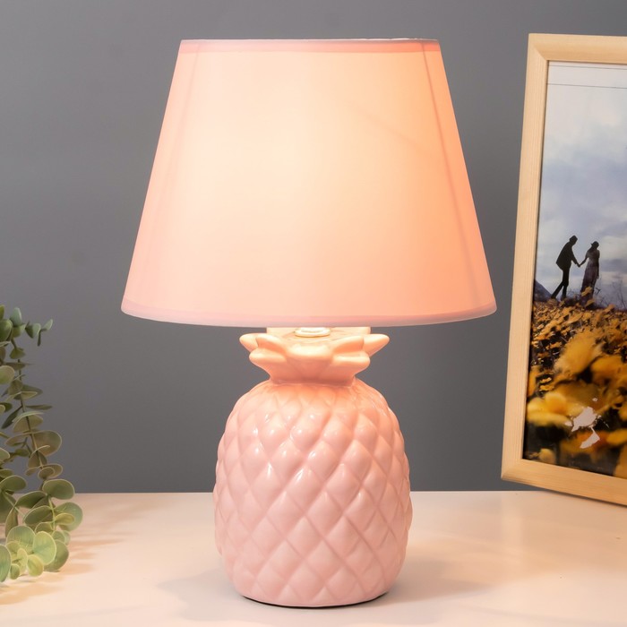Настольная лампа "Ананас" Е14 40Вт розовый 22х22х33 см RISALUX - фото 1907540887