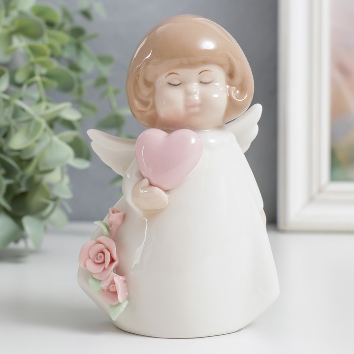 Сувенир керамика "Ангелочек в белом платьице с розами и сердцем" 5х8,5х12,5 см - Фото 1