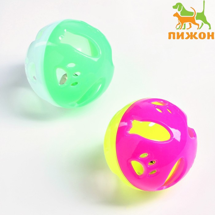 Набор из 2 шариков-погремушек "Рыбки и лапки", диаметр 3,8 см бело-зелёный/фиолетово-жёлтый   786560 - Фото 1
