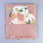Пакет подарочный крафтовый вертикальный, упаковка, «С 8 Марта», ML 27 х 23 х 11.5 см - Фото 5