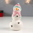 Сувенир керамика свет "Снеговик, розовая шапка и шарф, звёздочки" 11,5х6х6 см - фото 6714058