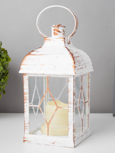 Светодиодная свеча в подсвечнике RISALUX «Фонарь и ромбы», LED-ночник, от батареек 3×ААА, белый с золотой патиной, 11×11×21.5 см