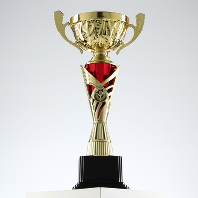 Кубок 155B, наградная фигура, золото, подставка пластик, 35,3 × 18,4 × 10,5 см.