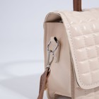 Сумка женская на клапане, бежевая - Фото 4