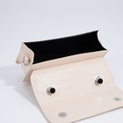 Сумка женская на клапане, бежевая - Фото 6