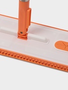 Швабра с отжимом, водосгоном и щёткой Raccoon, 2 насадки из микрофибры 42×11.5 см, стальная ручка 134 см 7656300